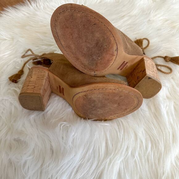 TOMS Eba Suede Sandals Toffee Tassle Heels Womens 6 - Picture 4 of 5